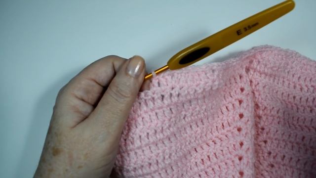 Abrigo a crochet para niña capeado muy fácil смотреть онлайн