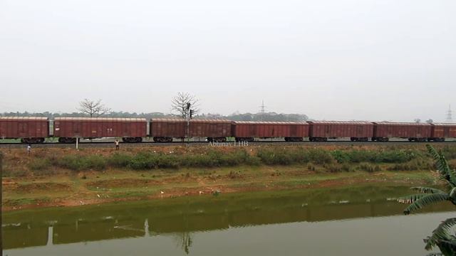 Perfect reflection of SGUJ EMD WDG4 lead train | Deepor Beel Lake, Azara Outer смотреть онлайн
