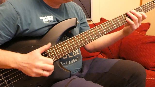 Musicman Bongo 5H Stealth Black смотреть онлайн