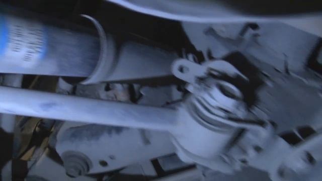 Замена задних амортизаторов. Тойота Рав4.