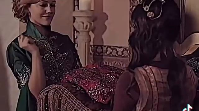 она крутит свой роман собранный чемодан смотреть онлайн