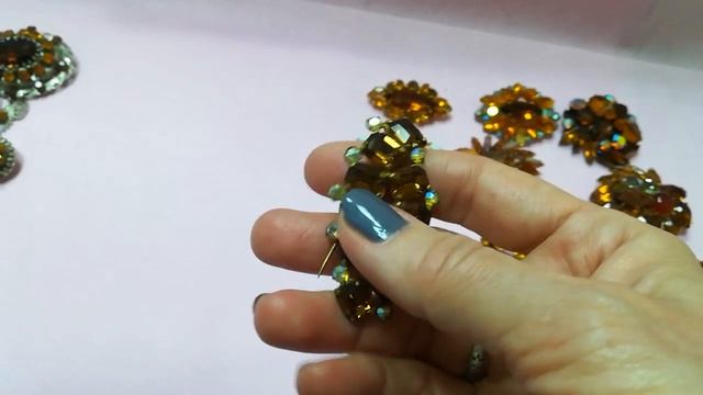 Броши в коньячном цвете. Роскошь. смотреть онлайн