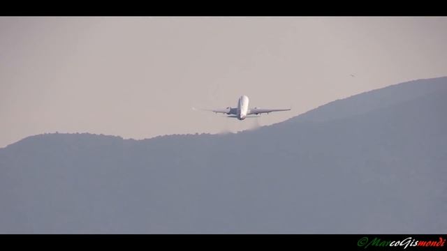 Plane Spotting at Pisa Galileo Galilei Int'l airport - July 2016 смотреть онлайн
