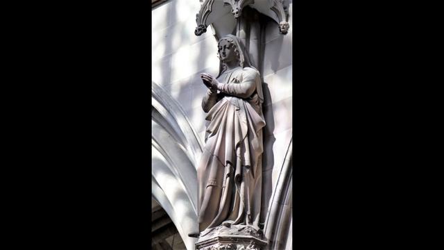 Lichfield Cathedral in 100 photographs. смотреть онлайн