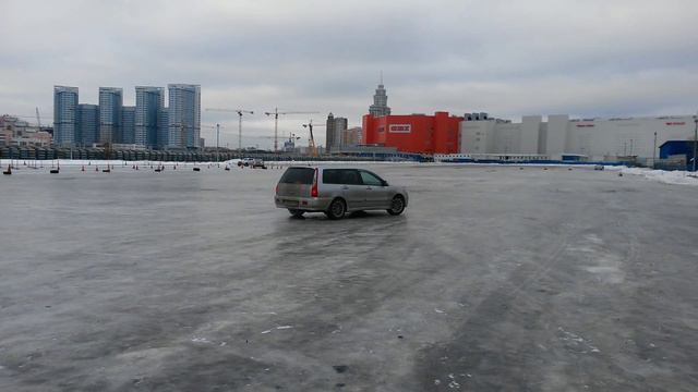 Почему нельзя ставить худшую резину назад смотреть онлайн