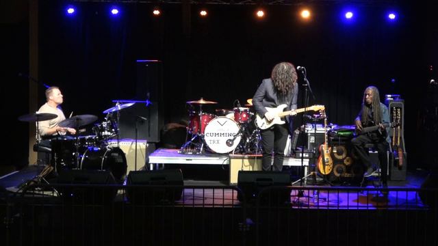 Pierce Dipner and The Shades of Blue - Fools Gold (Opening for Albert Cummings) смотреть онлайн