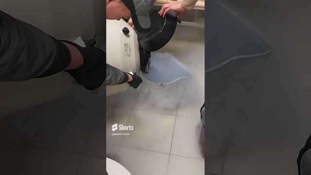 Переливание жидкого азота. #работа #газель #азот #жидкий смотреть онлайн