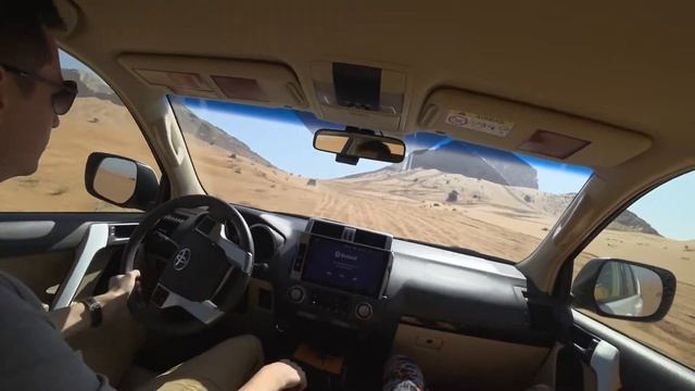 Оффроад в пустыне на стандартном Toyota Land Cruiser Prado V6 4.0. Fossil Rosk, Sharjah, UAE. смотреть онлайн