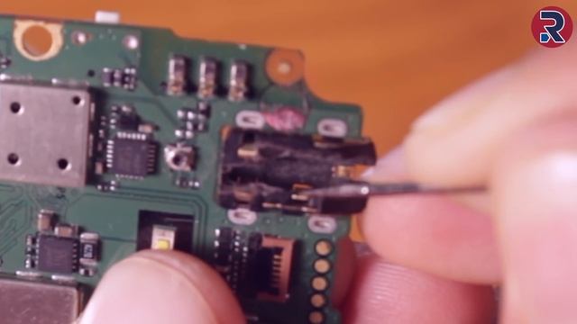 How To QUICK FIX 3.5 mm audio input jack one or both side not working | ZOOM H1- ROYTECTIPS | смотреть онлайн