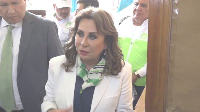 Entregan credenciales a Sandra Torres y Romeo Guerra para elecciones смотреть онлайн