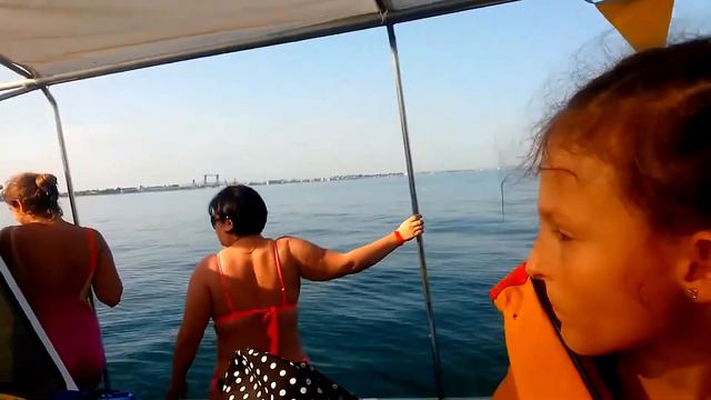 24 часа на пляже! Прыгаем с корабля в открытое море! смотреть онлайн