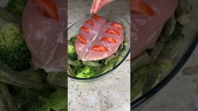 Бамия с брокколи под сисями куры.