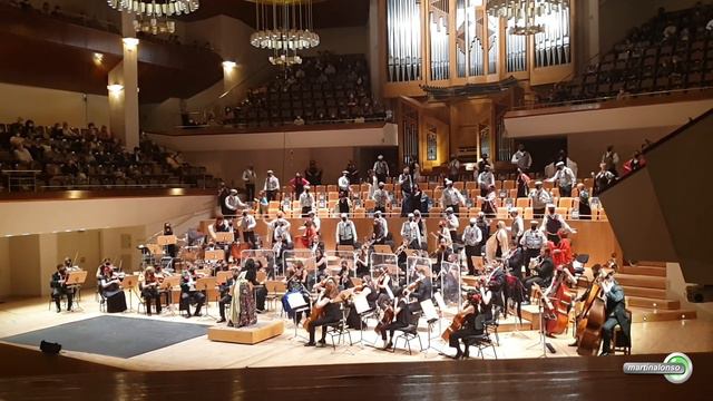 La Verbena de la Paloma. Orquesta Metropolitana de Madrid y Coro Talía смотреть онлайн