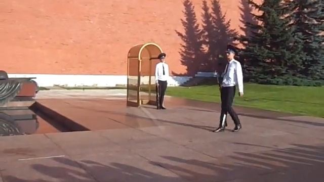 Смена почетного караула на посту №1 в Москве. Могила неизвестного солдата. смотреть онлайн