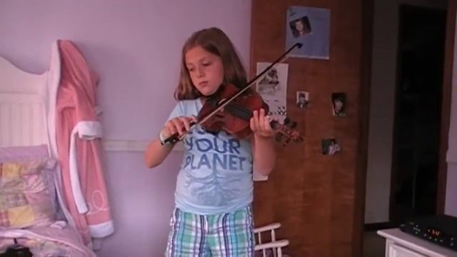 Playing The Violin #1 смотреть онлайн