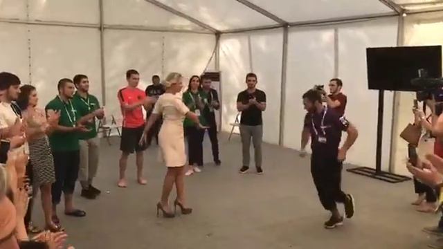 Мария Захарова станцевала лезгинку на Машуке смотреть онлайн