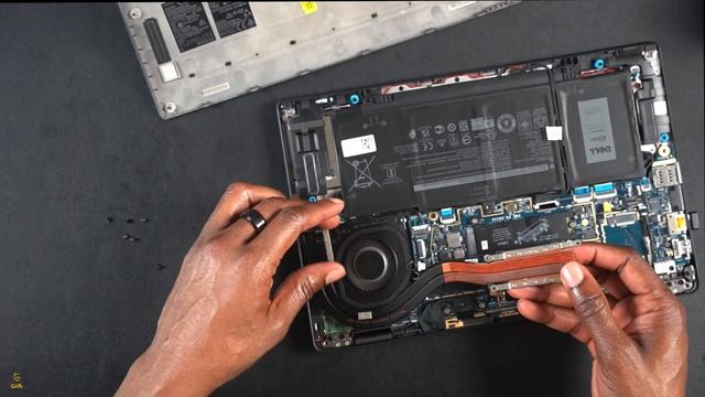 Como Remover El ventilador de la Latitude 7320 Dell laptop. смотреть онлайн