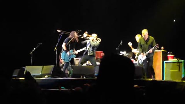 Trombone Shorty w/ Foo Fighters смотреть онлайн