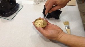 Красим гипсовую  фигурку  «античное золото»