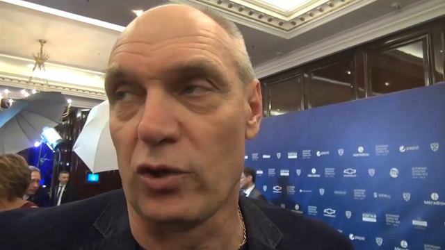 Александр Бубнов посетил матч КХЛ. Я дам здоровенного леща Знарку за матч с Америкой! смотреть онлайн