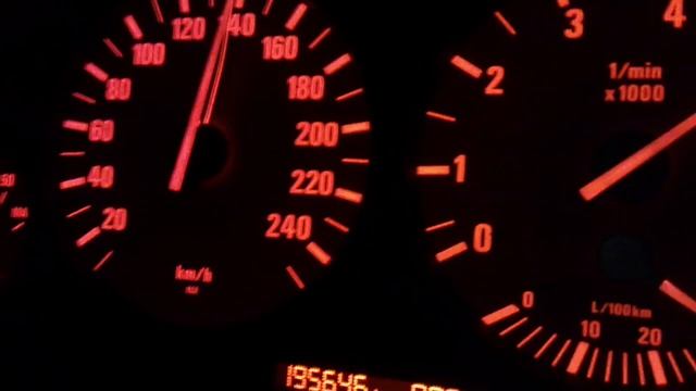 BMW E39 528i (Automatic) Acceleration