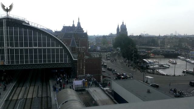 View of Amsterdam central station смотреть онлайн