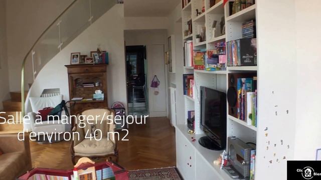 En dernier étage joli duplex de 4 pièces avec vue dégagée et vue Tour Eiffel смотреть онлайн