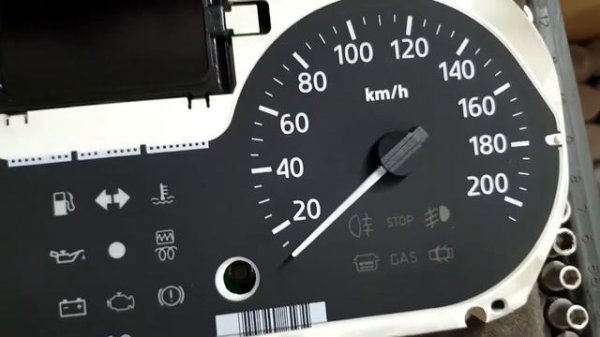 Разбор панели приборов Renault Logan 1