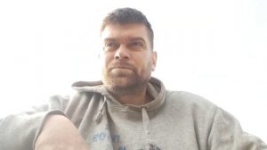 Чистка клубники весной быстро.