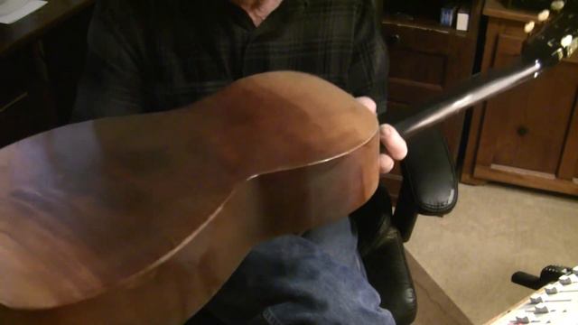 PARLOR GUITAR GP2