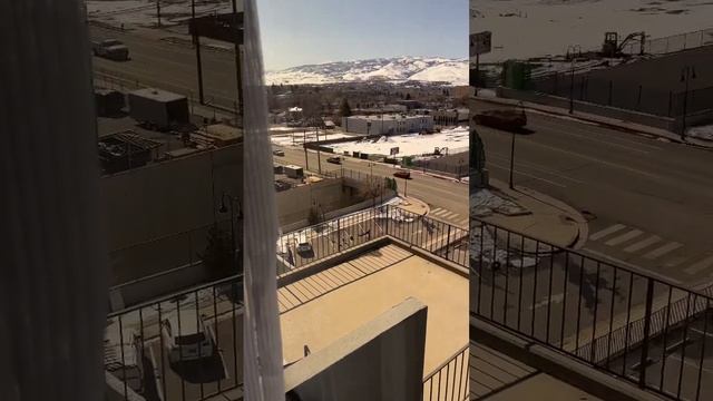 Вид из окна на горы Невады. Город Рино. #жизньвсша # #2023 #америка смотреть онлайн