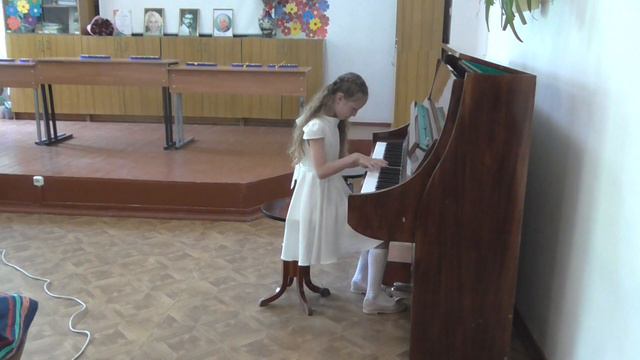 Цыцарева Екатерина 1 класс - "Последние жёлтые листья" (Е. Дэвис) смотреть онлайн