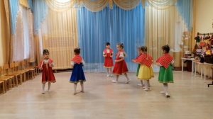 Танец с платочками.Старшая группа.mp4