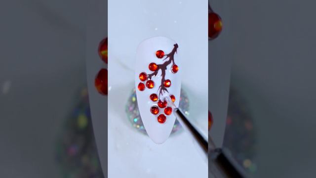 Дизайн ногтей зимняя вишня