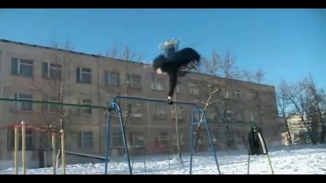 Турник - замок с перемахом через гриф и поворотом на 360