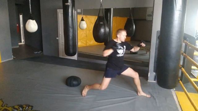 КАКАЯ ДИСТАНЦИЯ ДЛЯ АТАКИ В КАРАТЭ!? #каратэминск #karatetoday #karatetechniques #kumite #двойка смотреть онлайн