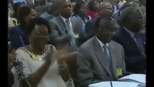 José Eduardo dos Santos e a corrupção смотреть онлайн