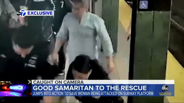 Good Samaritan saves woman from knife attack in NYC l GMA смотреть онлайн