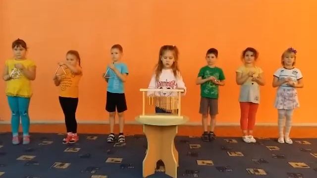 Вальс с хрустальными колокольчиками - дети играют на музыкальных инструментах смотреть онлайн