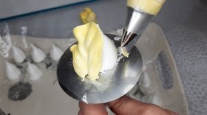 Зефирные тюльпаны, насадкой роза.