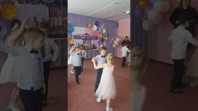 Выпускной в садике. Вальс смотреть онлайн