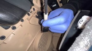 Freelander 2. How to remove the front and rear door card. Jak zdjąć bok drzwi przednich i tylnich.