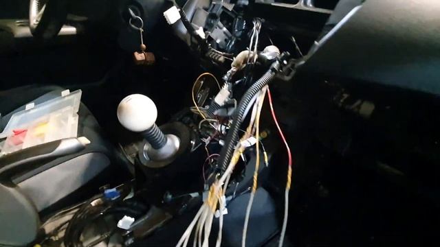 Дисплей климат контроля Honda Civic 5D при замене магнитолы. Сохранение работы. Часть первая. смотреть онлайн