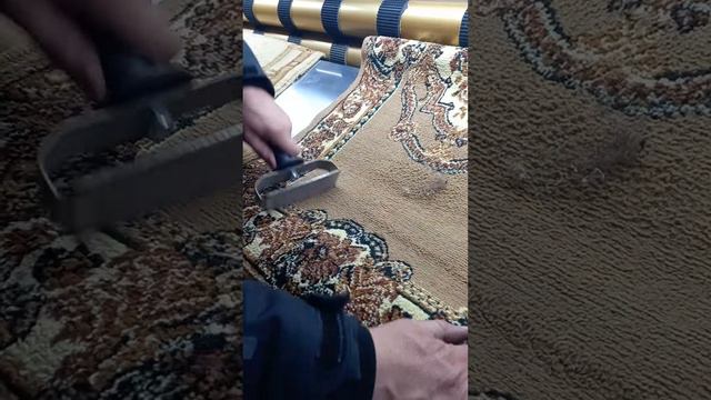 Чесалка для удаления шерсти с ковров