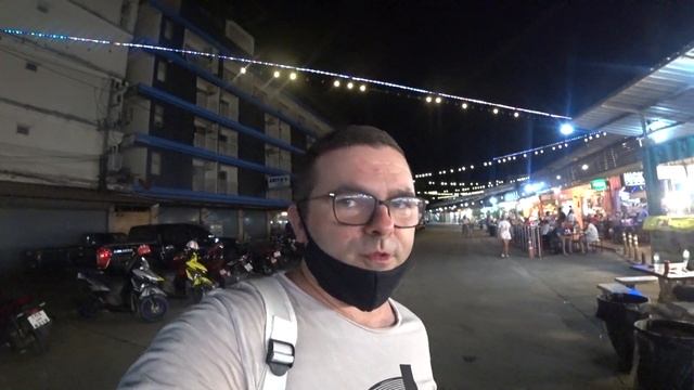 Таиланд 2022. Пхукет сейчас. Пляж Банана. Ночной рынок еды Malin Plaza работает! Banana Beach смотреть онлайн