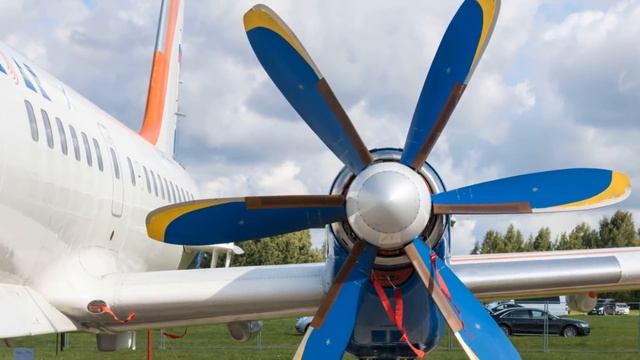 Универсальная платформа самолета Ил-114-300 позволяет выпускать возду́шные су́дна разного назначени смотреть онлайн