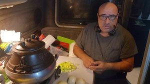 18+ Дальнобойщик США. Вся неделя ремонты. Кашеварю...