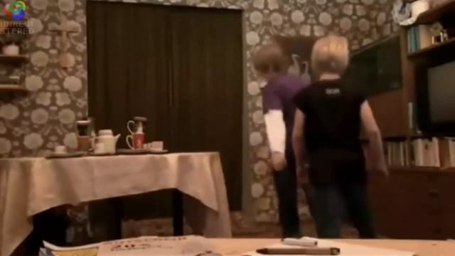 FAIL Magic Tablecloth Trick! (Michel and Sven) смотреть онлайн