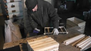 изготавливаю рамки для пчёл