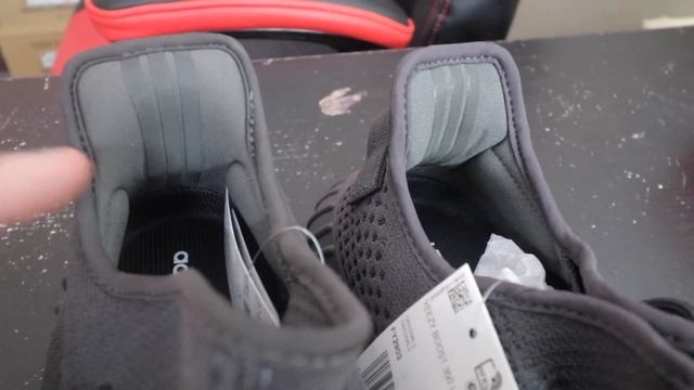 (BEST FAKE YEEZYS EVER) YEEZY 350 V2 CINDER REAL VS FAKE *BUYER BEWARE* смотреть онлайн